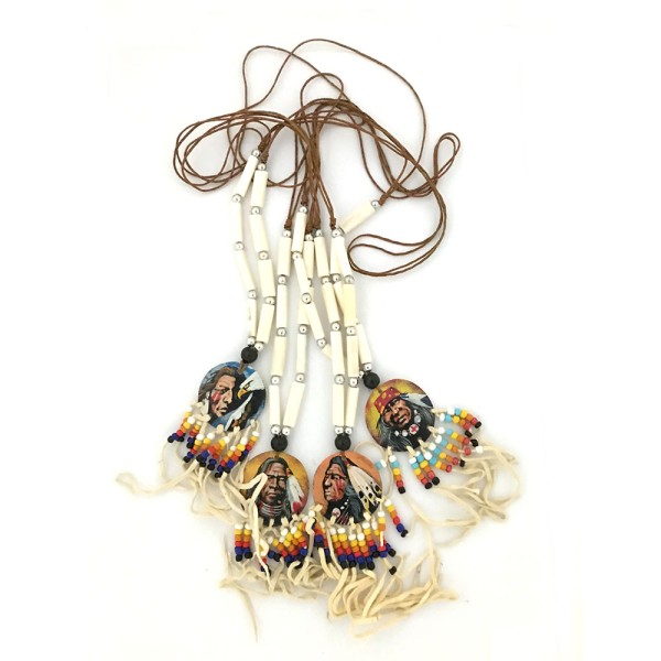 Kette mit bemalter Amulett und Fransen