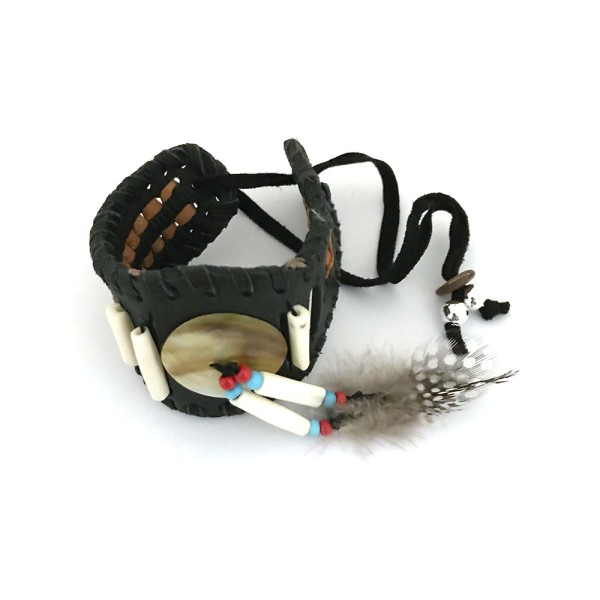 Leder-Armband mit Federn